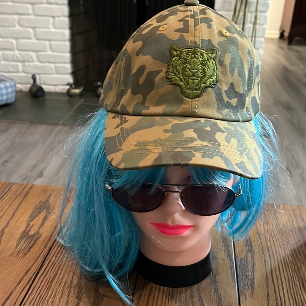 Womens cool Tigar CAMO hat💙